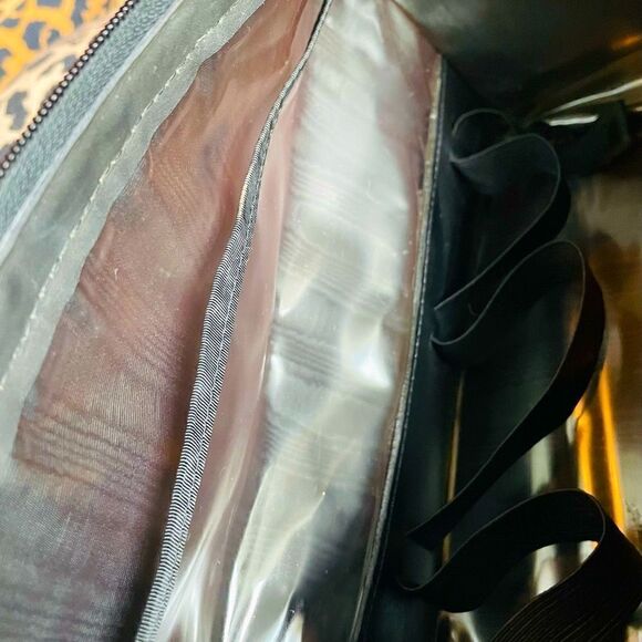 ♥️ Travel bag, vintage carry on, in Leopard 🐆 print. Gevive by boyt. - Picture 12 of 13